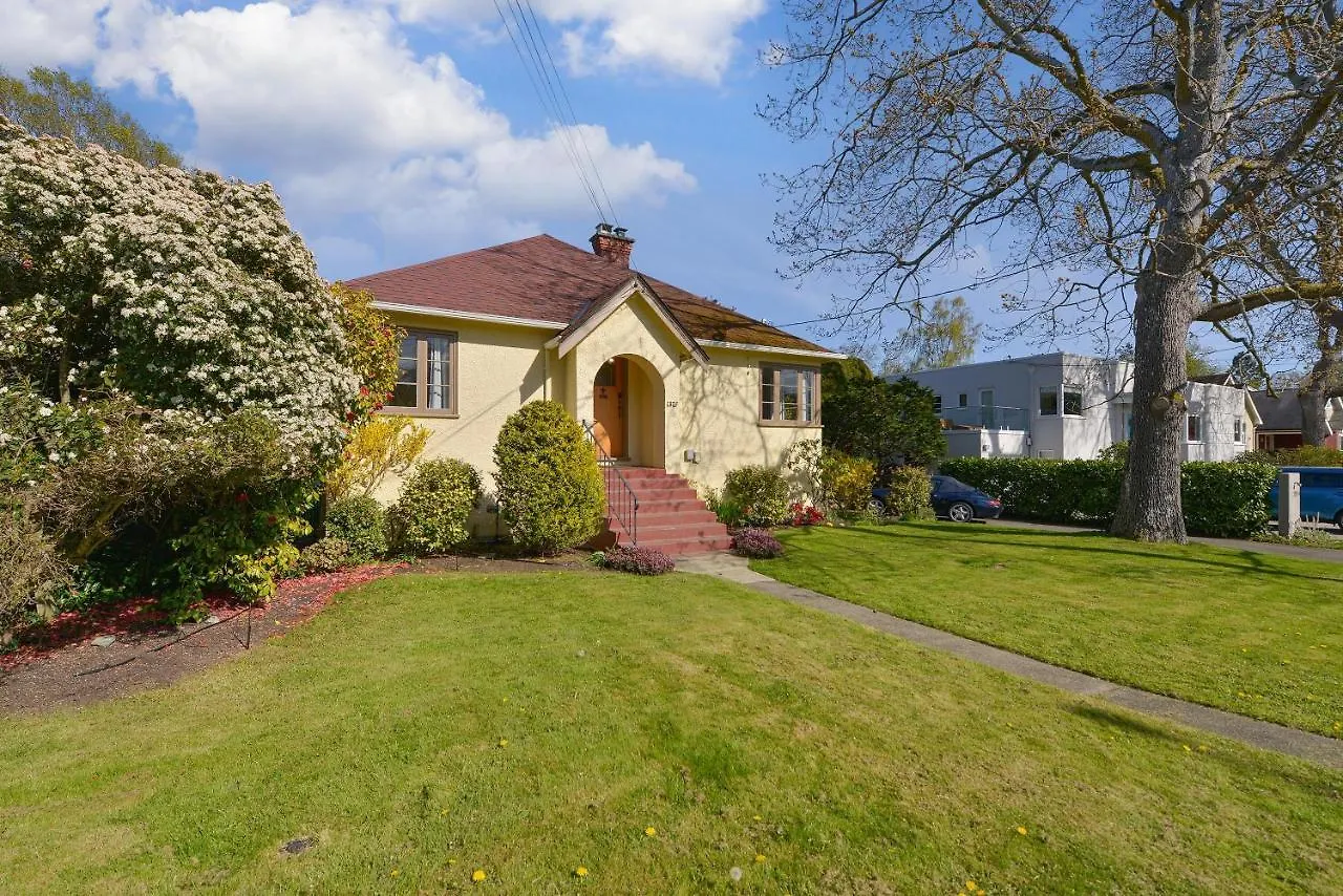 Oak Bay Village Villa Victoria