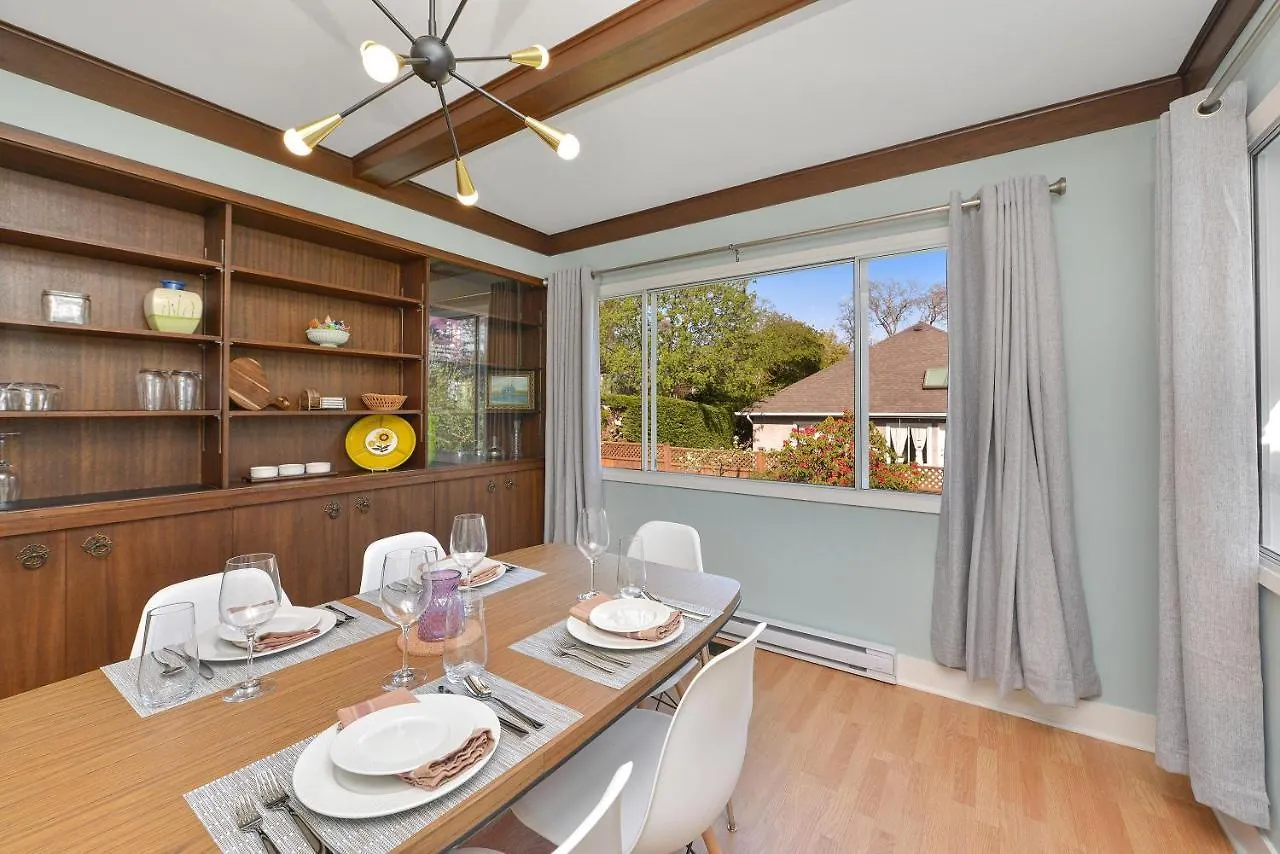 Oak Bay Village Villa Victoria