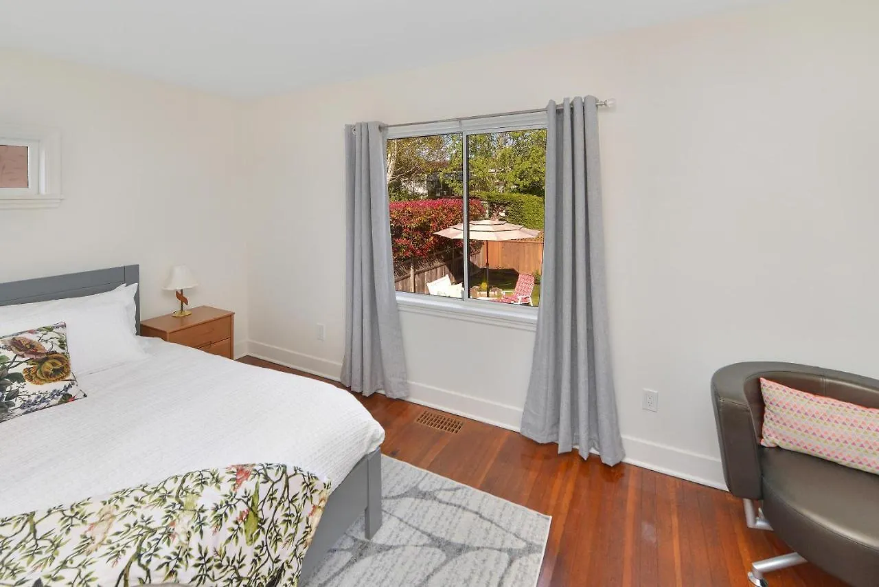 Oak Bay Village Villa Victoria Holiday home